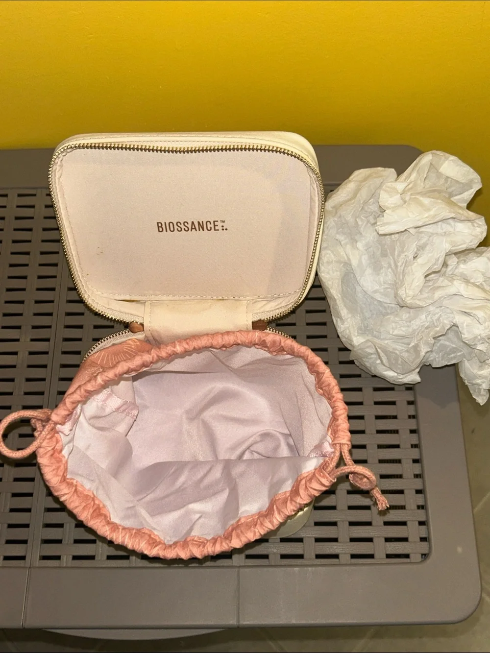 Biossance Travel Case w/ Pink Sunburst Drawstring Pouch Inside. NWOT